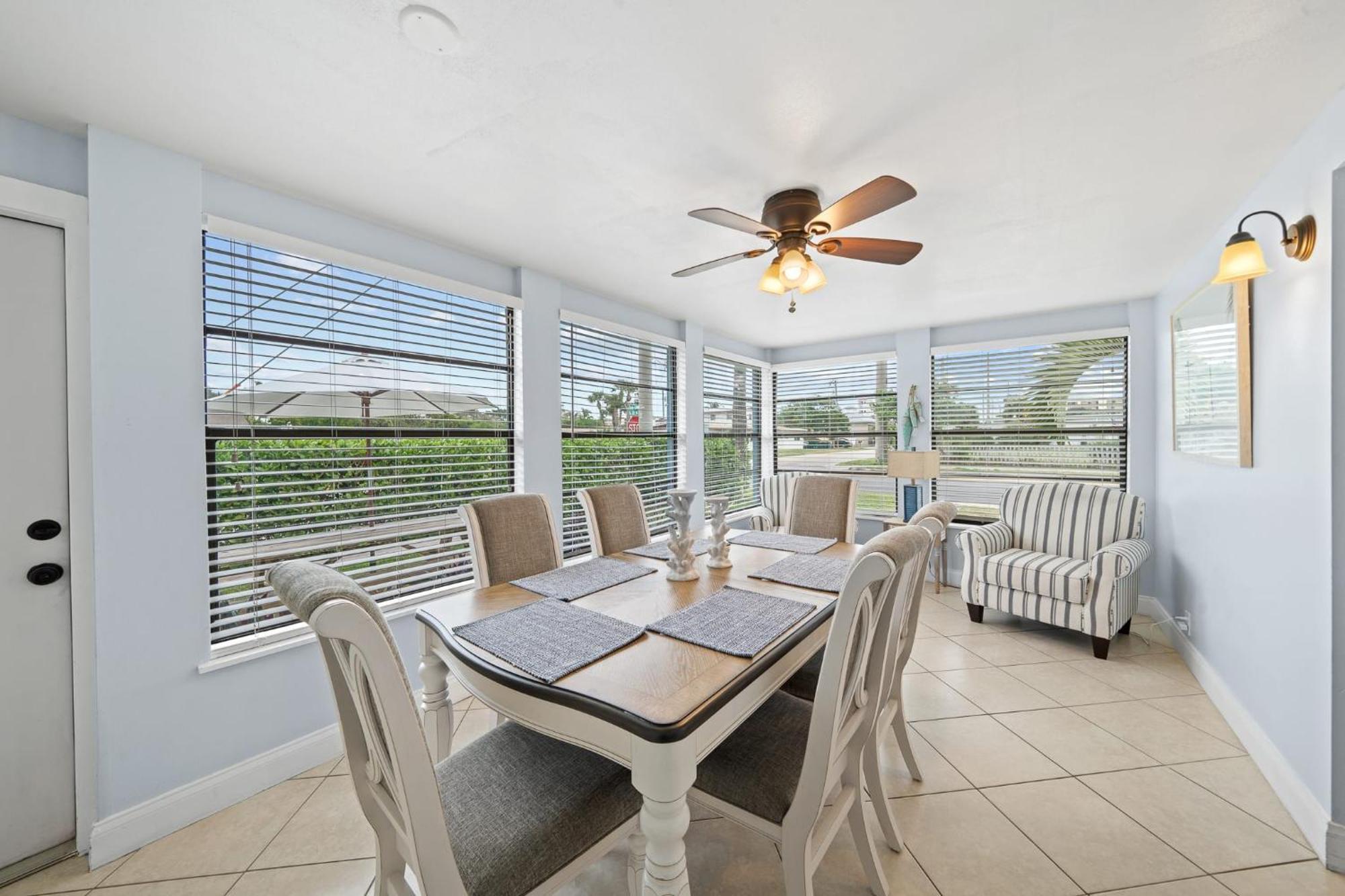 Downtown Cottage - Walk To The Beach & Restaurants Cocoa Beach Extérieur photo